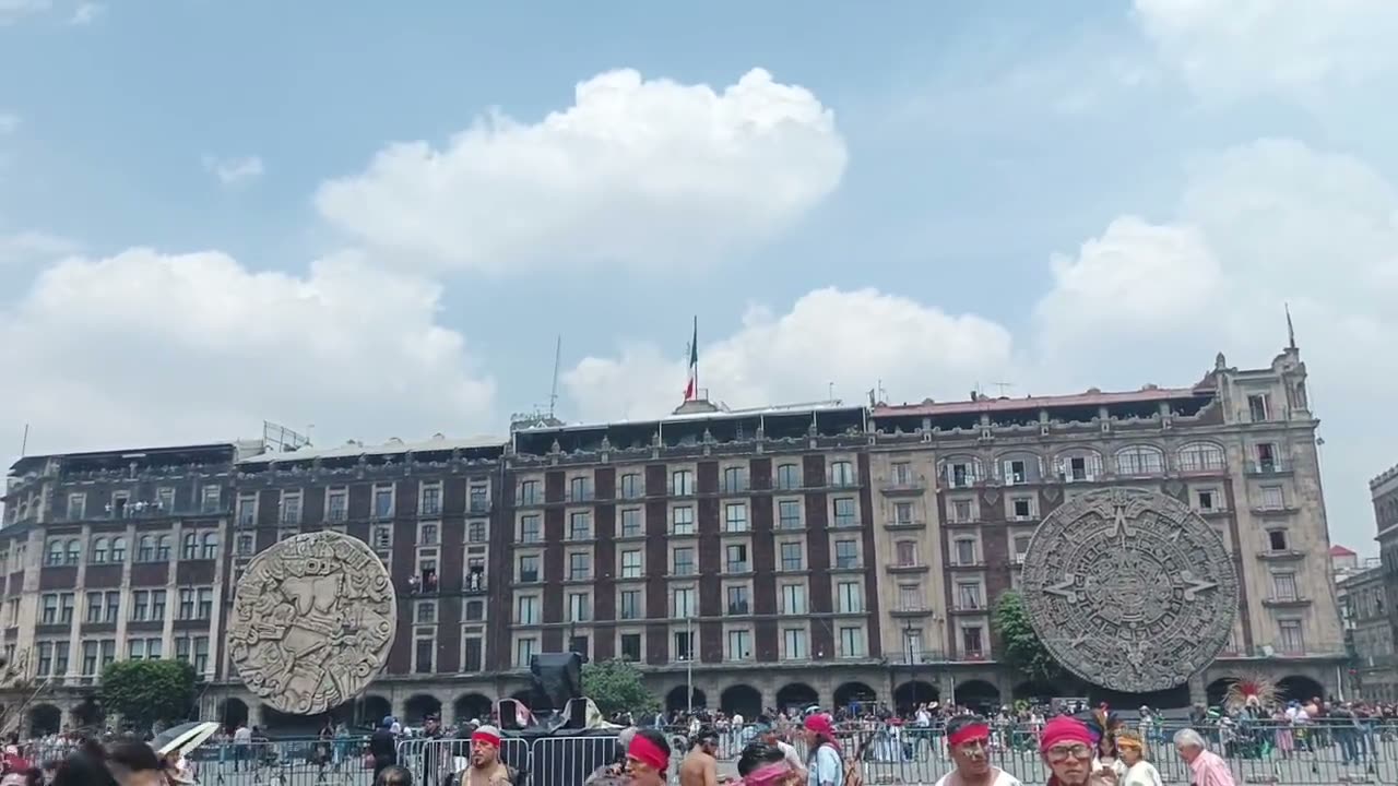 Green, white and red smoke in full daylight in front of the National Palace at the Zócalo